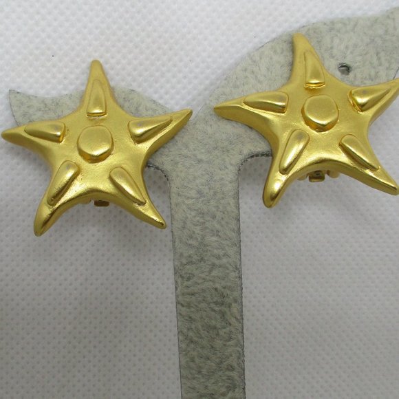 Starfish Matt Finish Gold Tone Clip On Earrings - Picture 3 of 8
